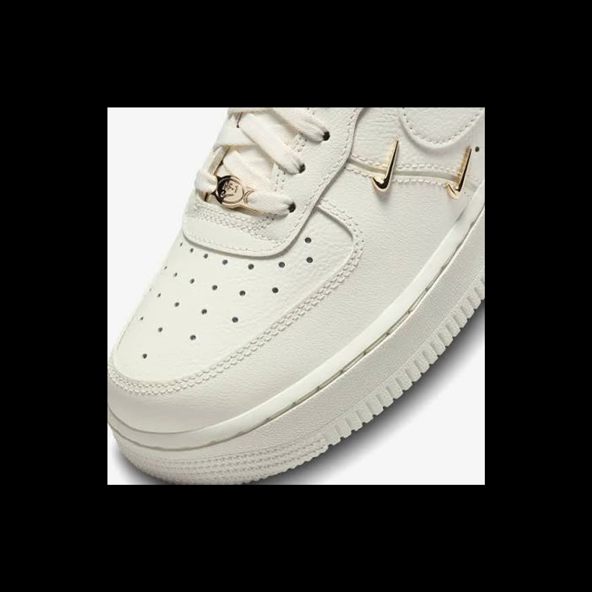 Nike Air Force 1 07 LX EMB